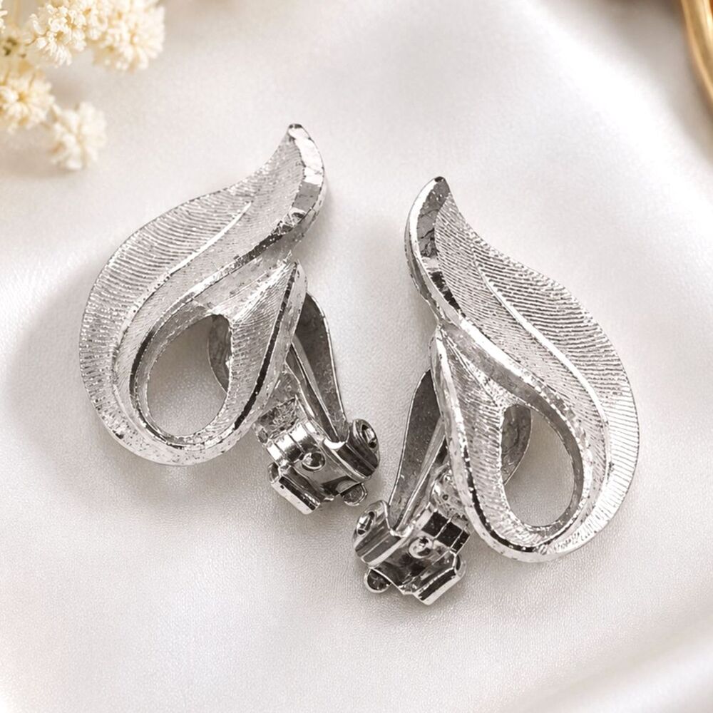 Vintage Mid Century Silver Tone Textured Leaf Swirl Clip On Earrings